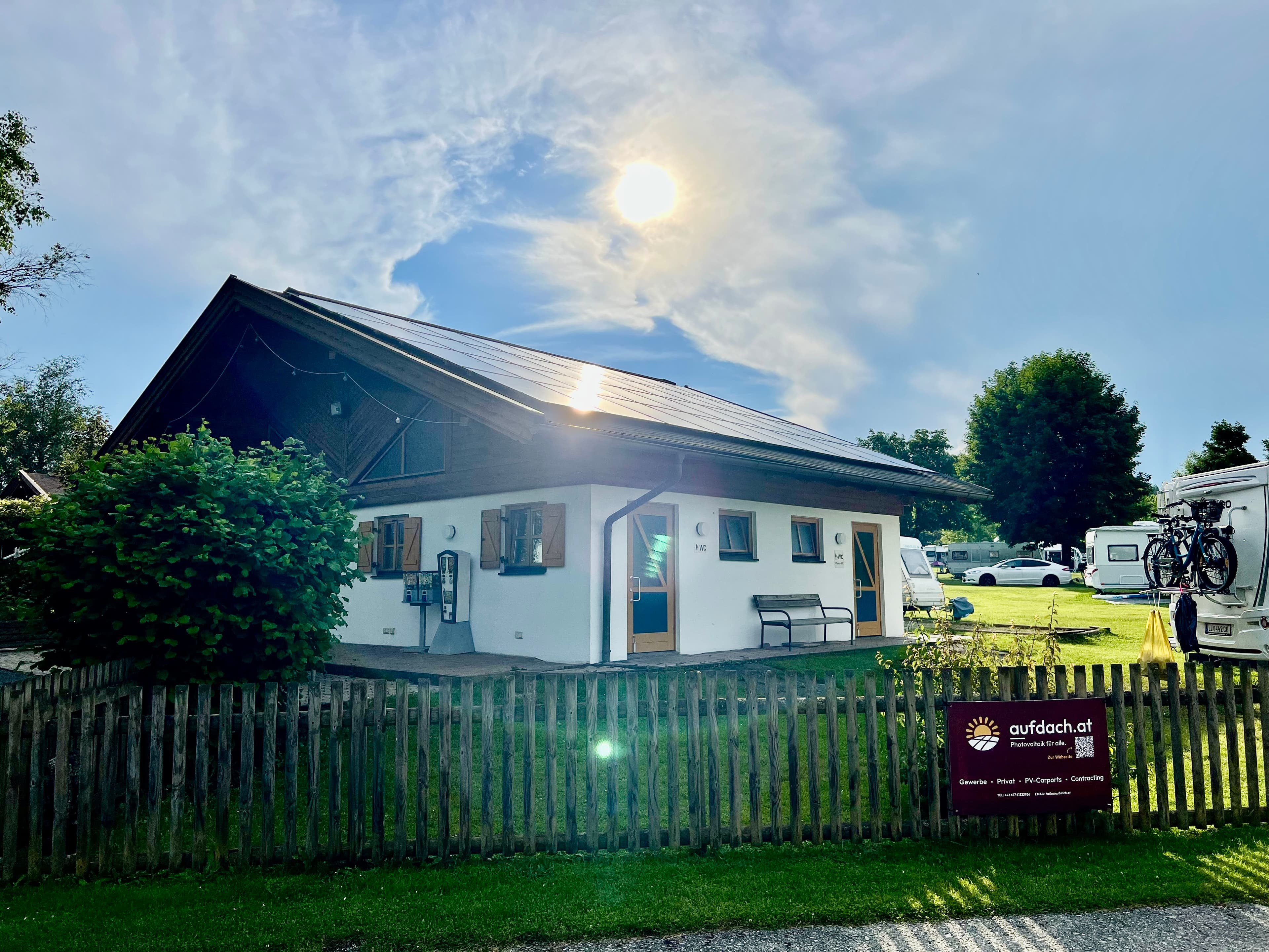 Photovoltaikanlage auf einem Campingplatz